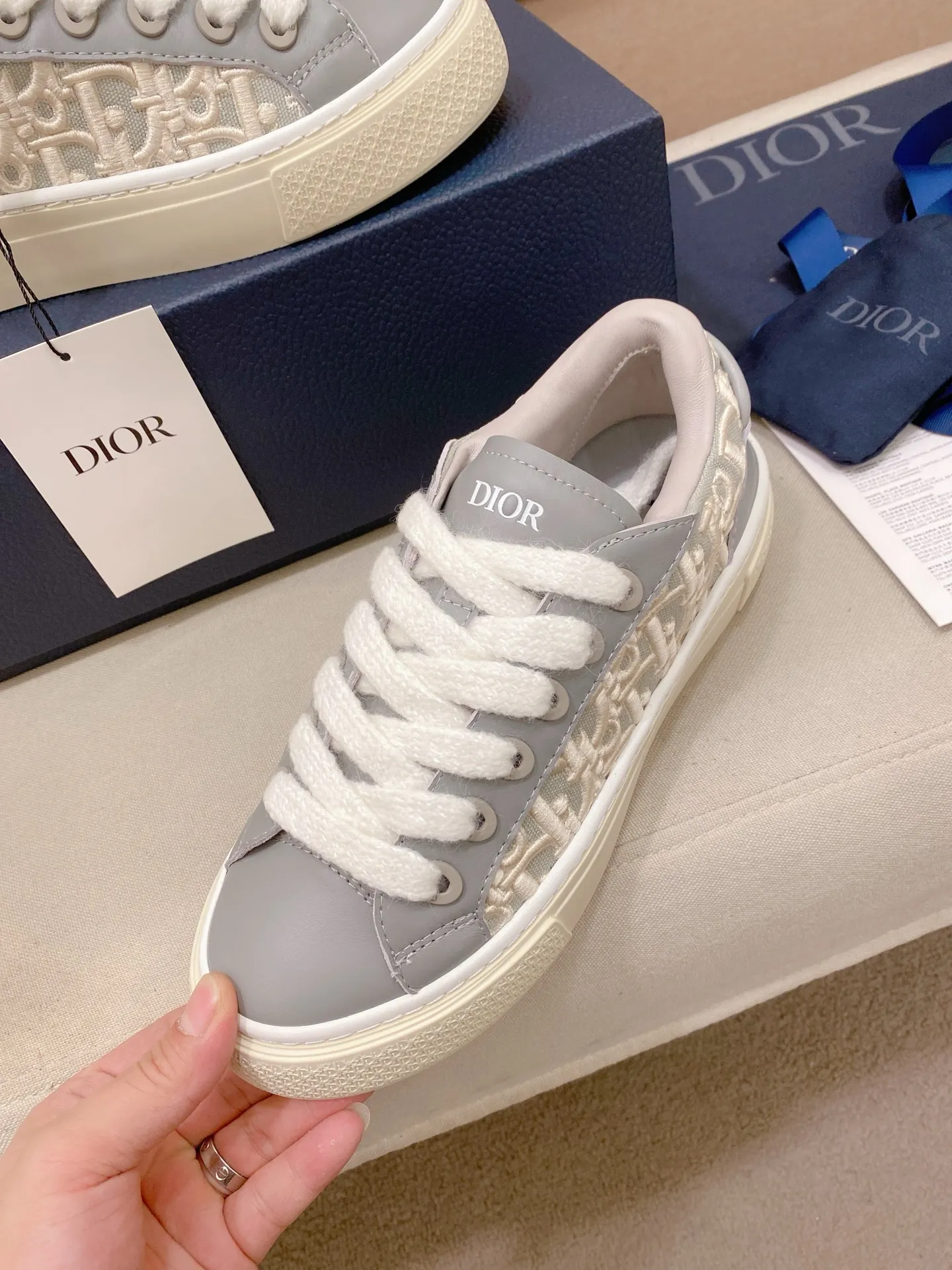 Factory price: 300 Men's shoes 💰[Dior·Dior] Top 🔍Couple style 💏🔍New casual sports style couple shoes, new four-season design, perfect workmanship, lace-up lazy style to create cabinet quality, upper: imported first-layer cowhide, sheepskin lining is soft and comfortable, ultra-light TPU wear-resistant outsole, simple, versatile fashion men's shoes, excellent color code number 35--44